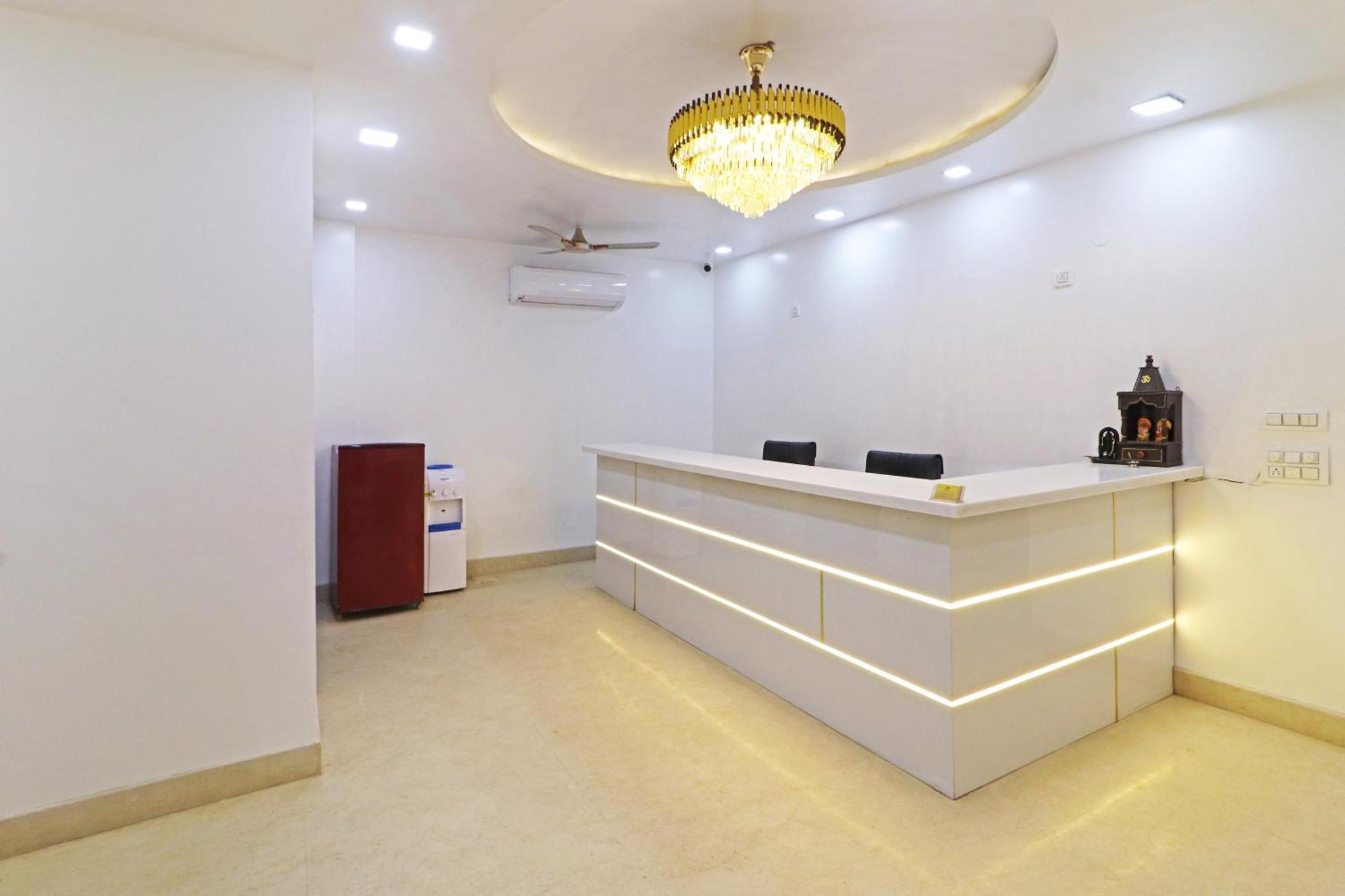 Hotel Samrat Residency 10 Mints Walking Distance Nizamuddin Railway Station Нью-Дели Экстерьер фото