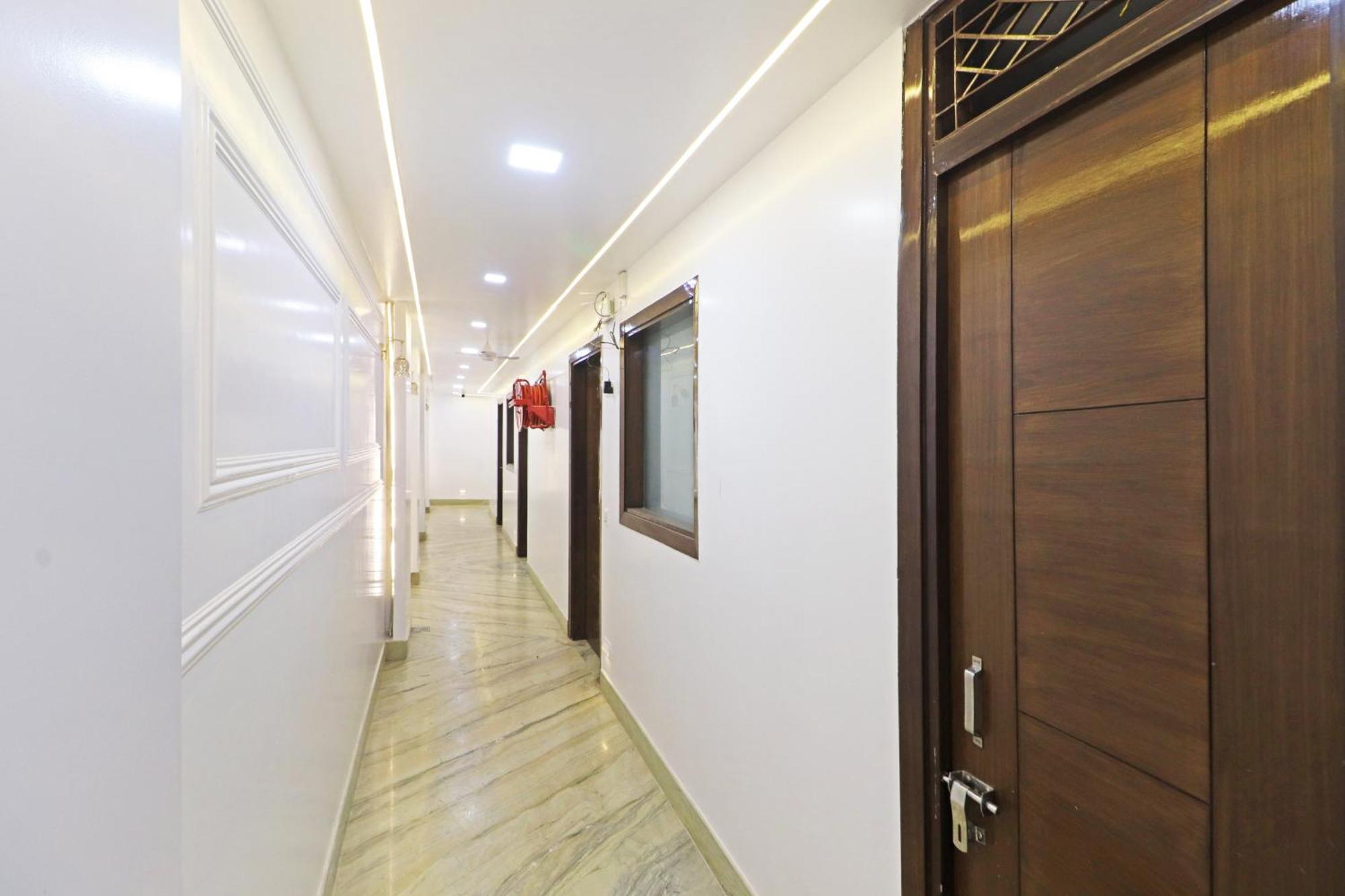 Hotel Samrat Residency 10 Mints Walking Distance Nizamuddin Railway Station Нью-Дели Экстерьер фото