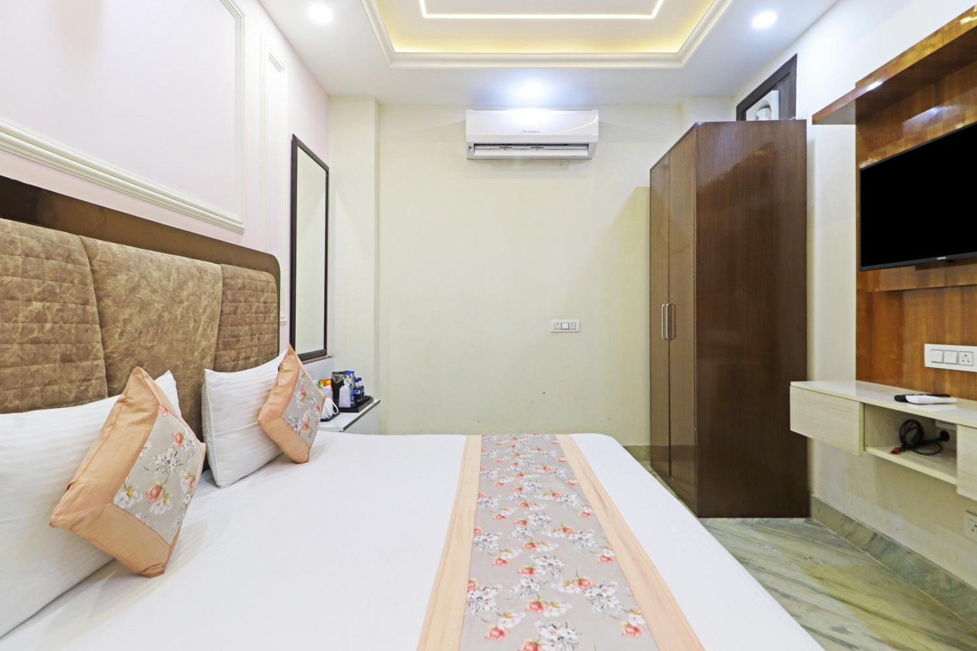 Hotel Samrat Residency 10 Mints Walking Distance Nizamuddin Railway Station Нью-Дели Экстерьер фото
