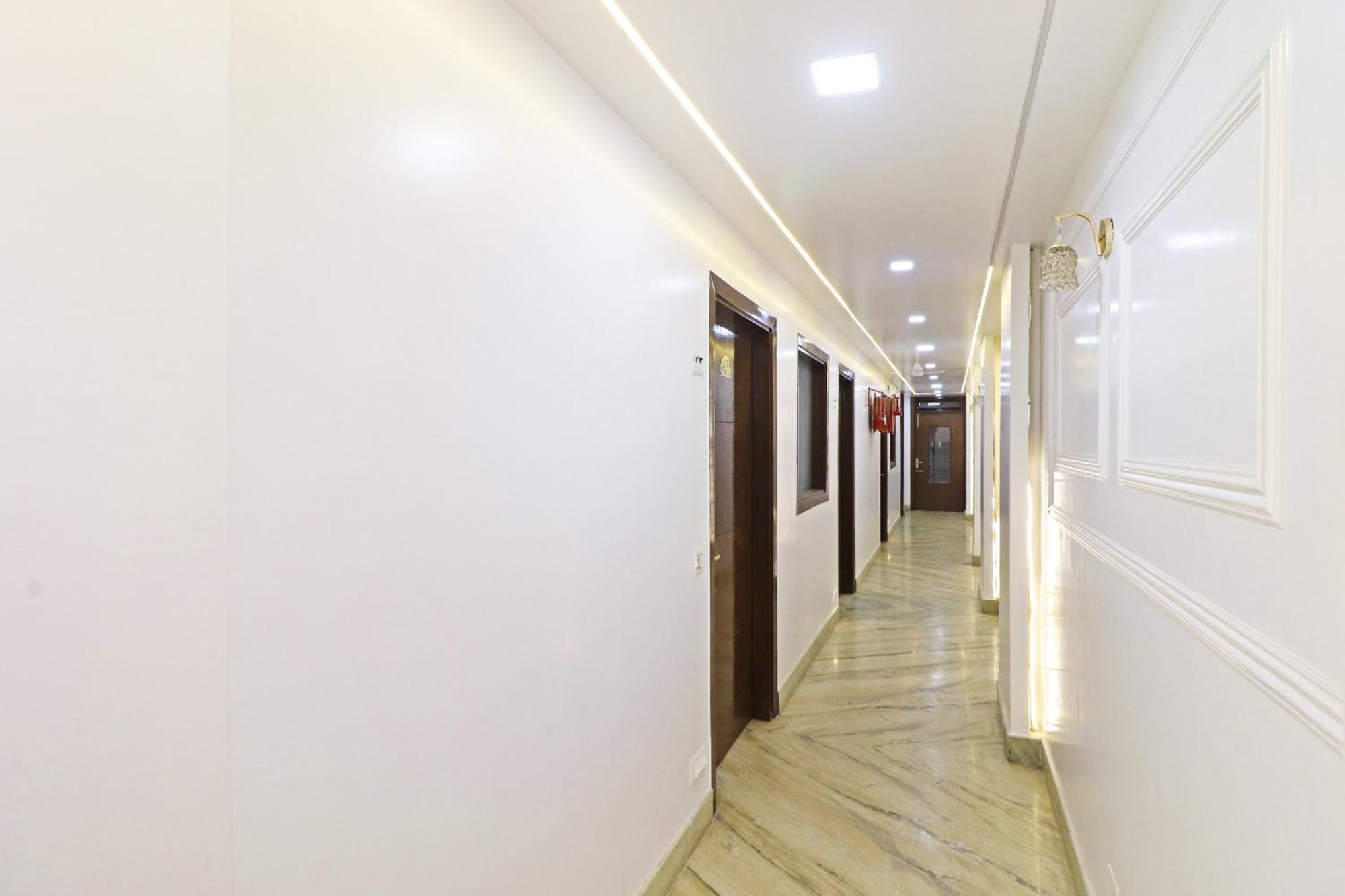 Hotel Samrat Residency 10 Mints Walking Distance Nizamuddin Railway Station Нью-Дели Экстерьер фото