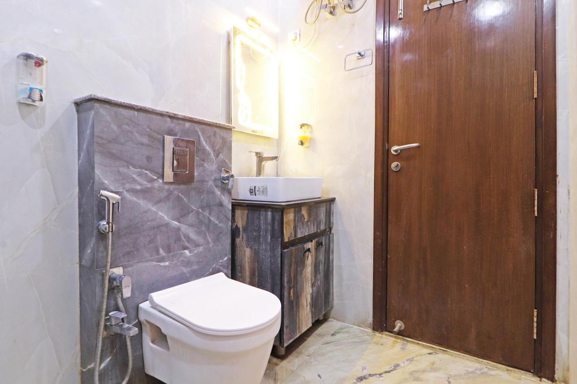 Hotel Samrat Residency 10 Mints Walking Distance Nizamuddin Railway Station Нью-Дели Экстерьер фото