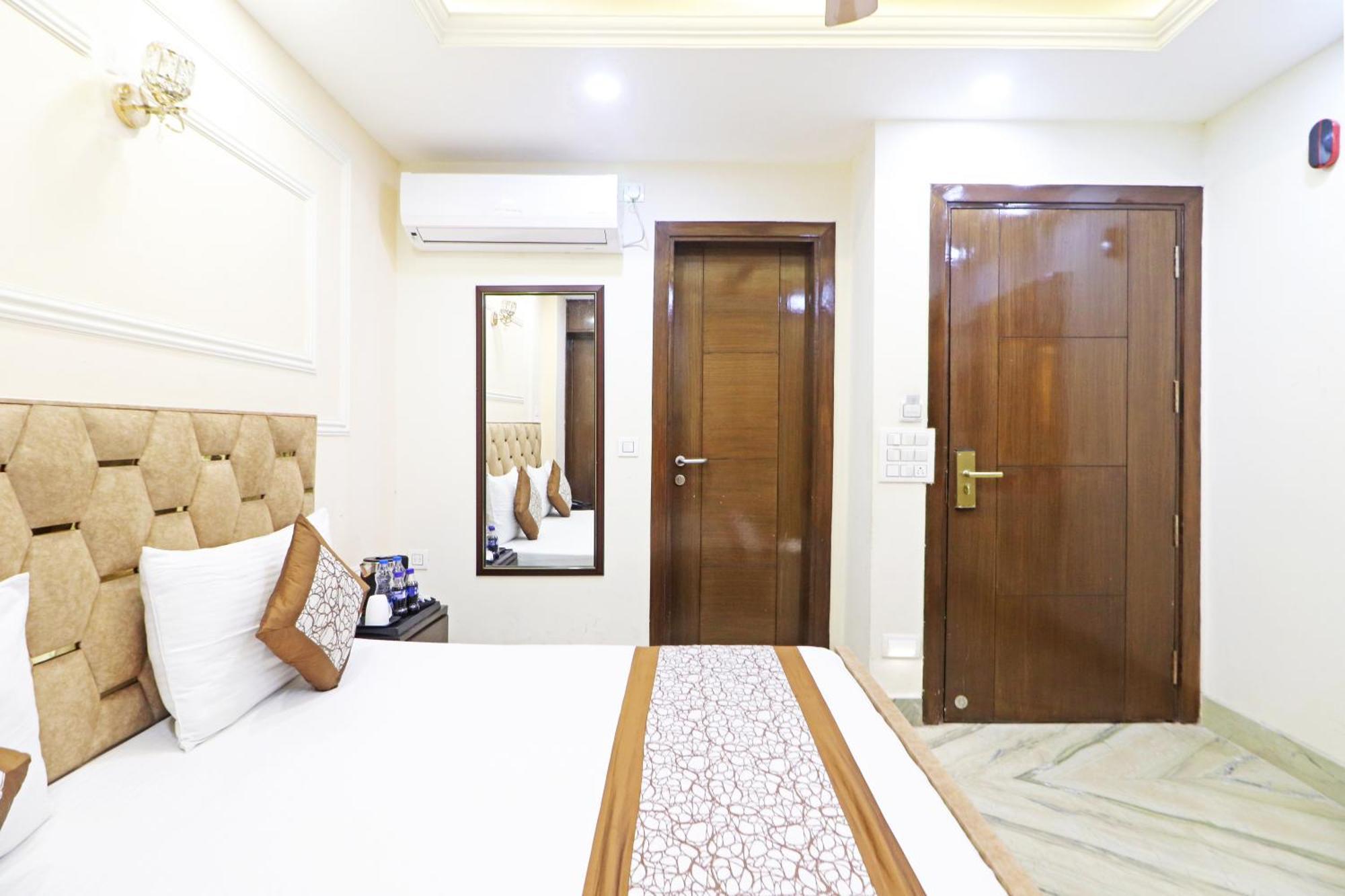 Hotel Samrat Residency 10 Mints Walking Distance Nizamuddin Railway Station Нью-Дели Экстерьер фото