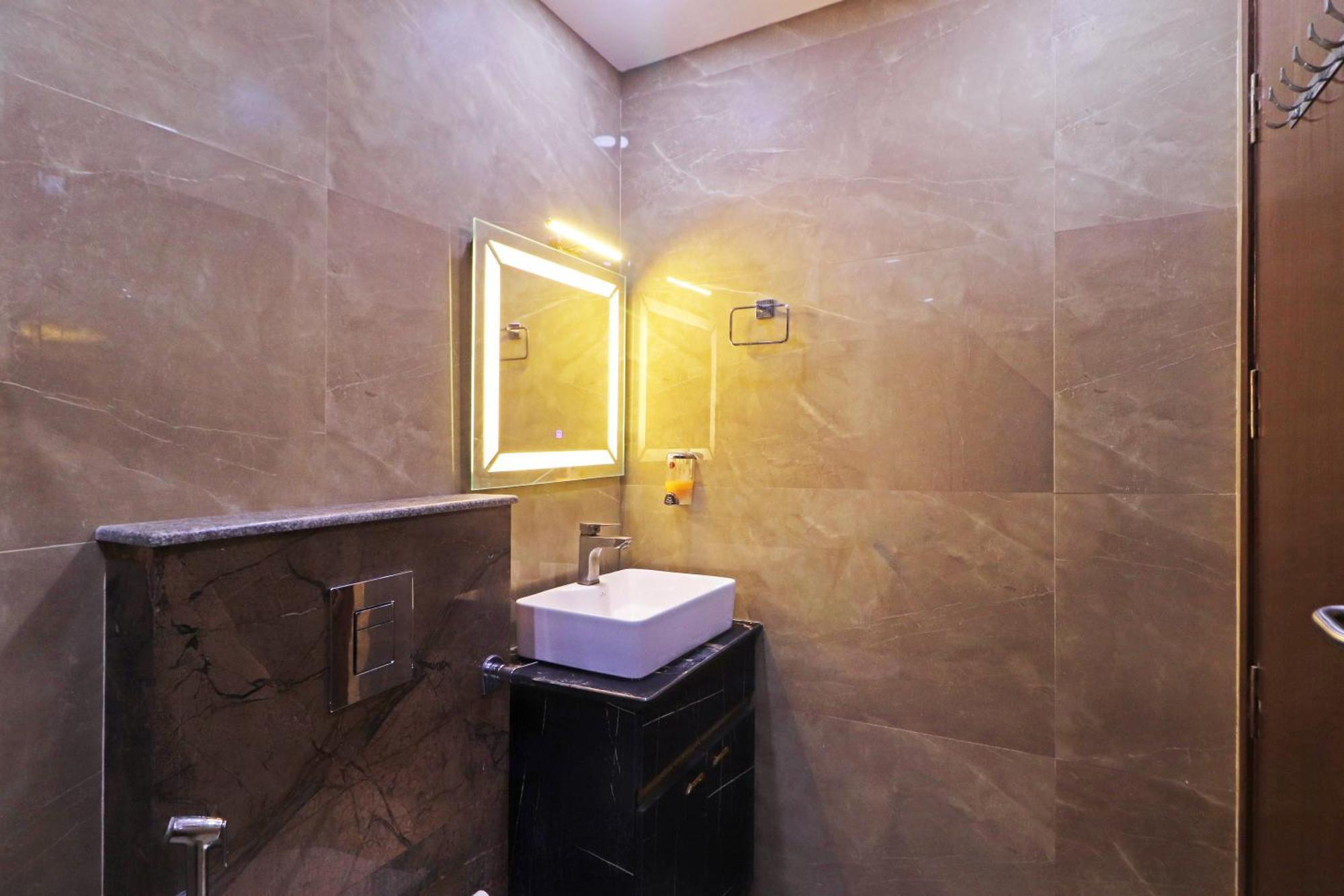 Hotel Samrat Residency 10 Mints Walking Distance Nizamuddin Railway Station Нью-Дели Экстерьер фото