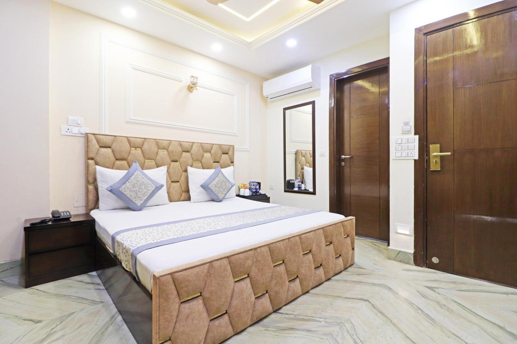 Hotel Samrat Residency 10 Mints Walking Distance Nizamuddin Railway Station Нью-Дели Экстерьер фото