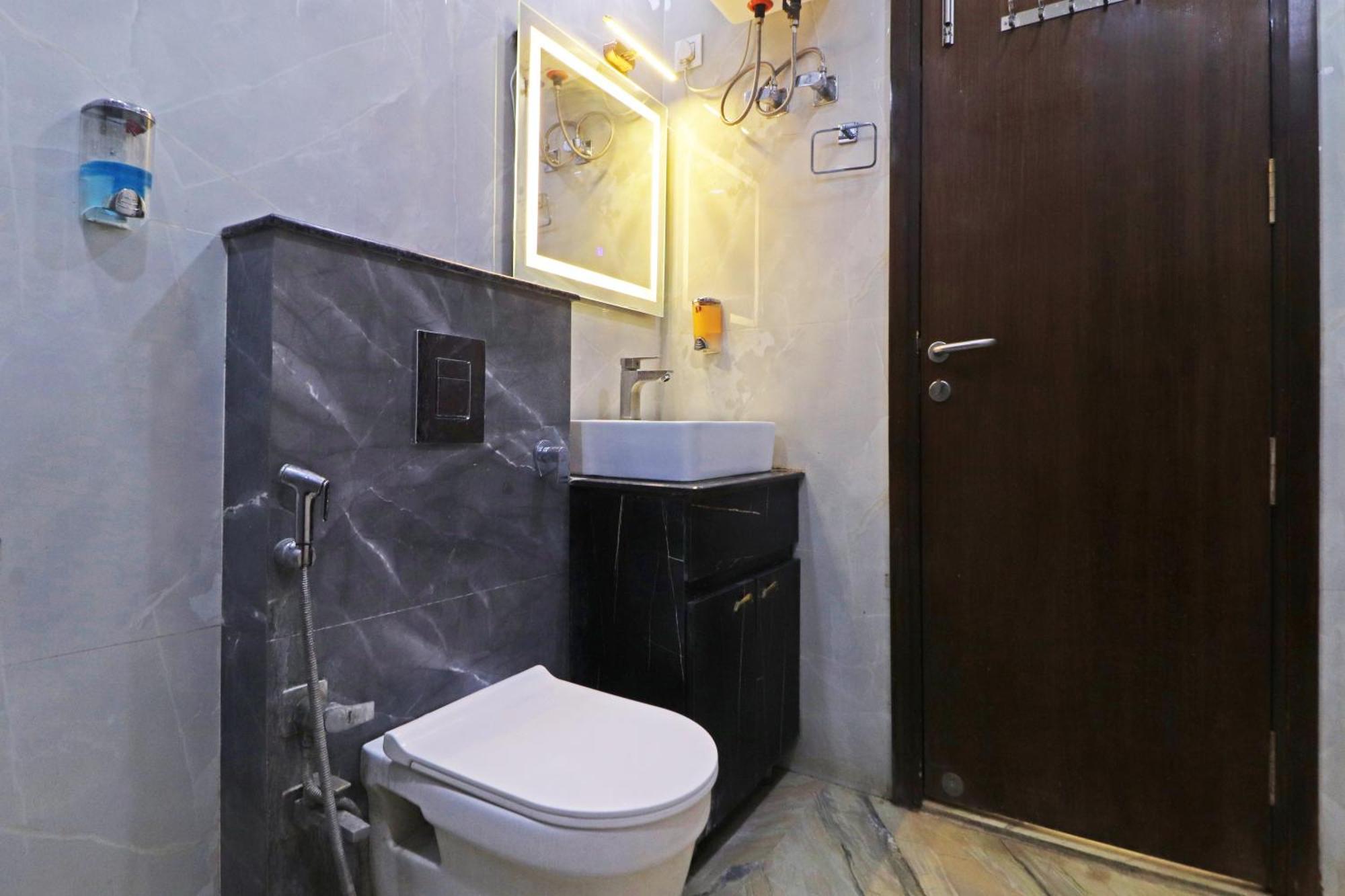 Hotel Samrat Residency 10 Mints Walking Distance Nizamuddin Railway Station Нью-Дели Экстерьер фото