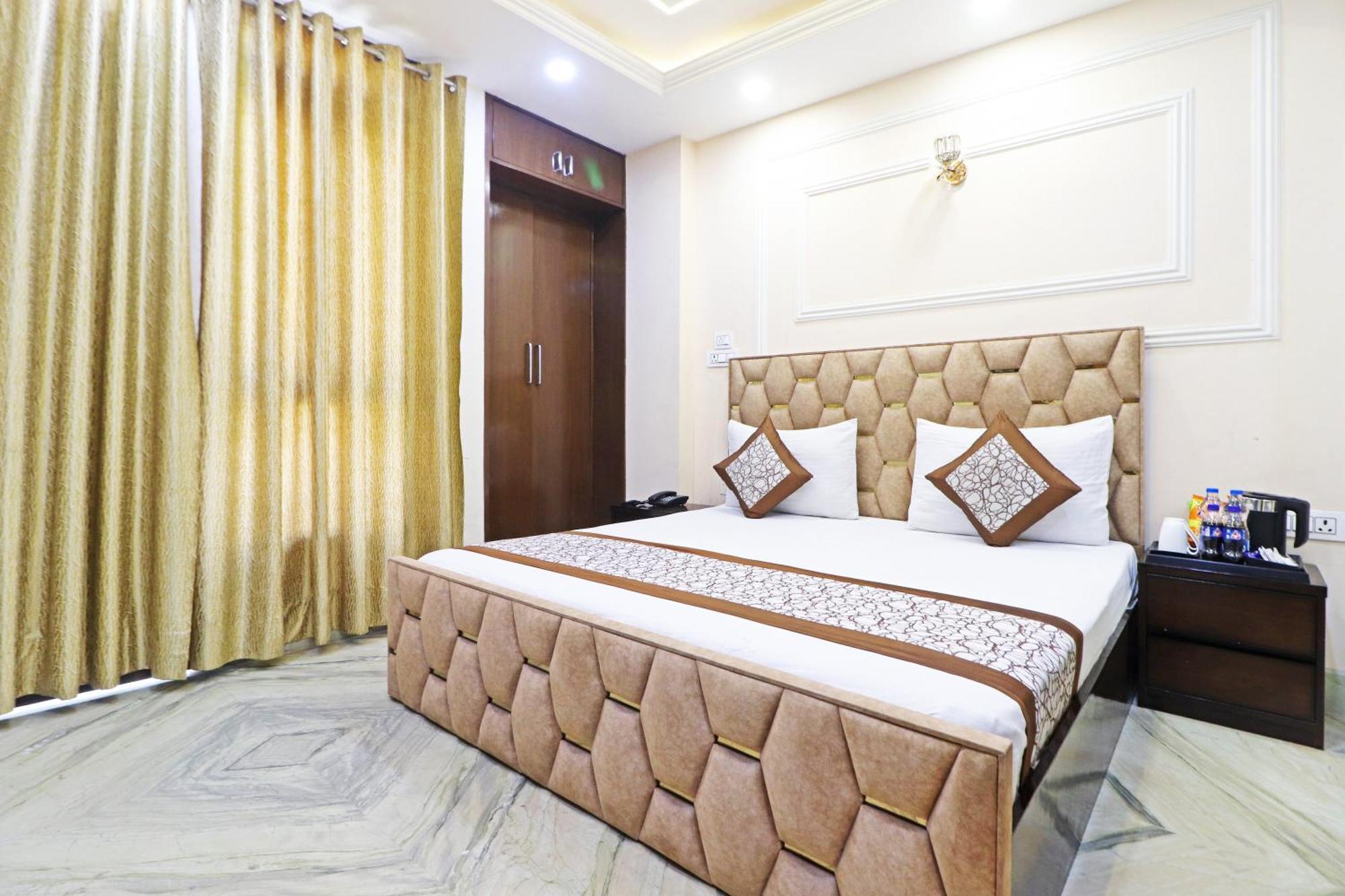Hotel Samrat Residency 10 Mints Walking Distance Nizamuddin Railway Station Нью-Дели Экстерьер фото