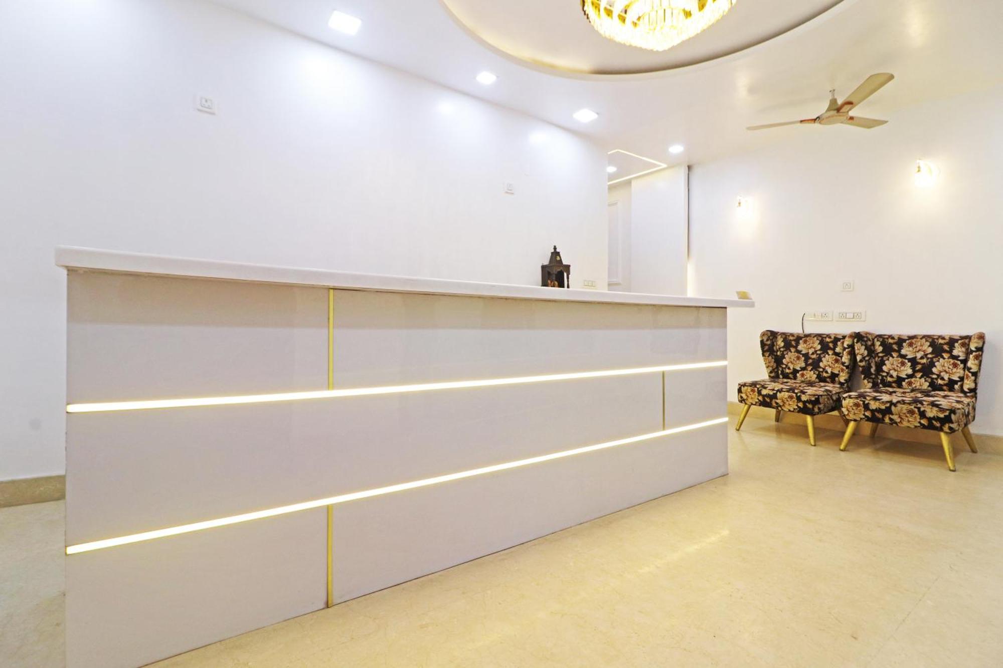 Hotel Samrat Residency 10 Mints Walking Distance Nizamuddin Railway Station Нью-Дели Экстерьер фото
