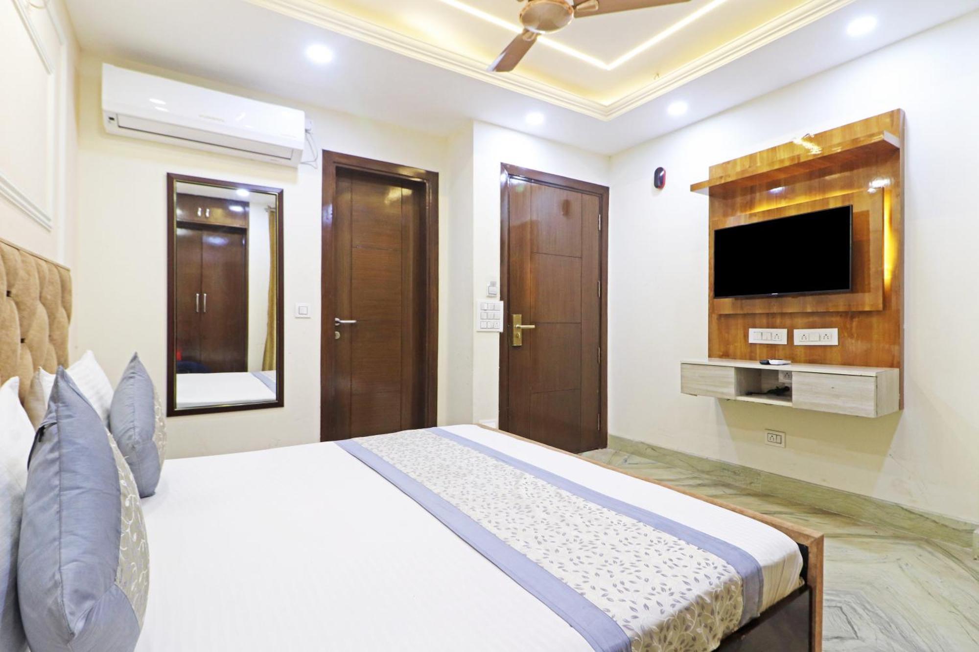 Hotel Samrat Residency 10 Mints Walking Distance Nizamuddin Railway Station Нью-Дели Экстерьер фото