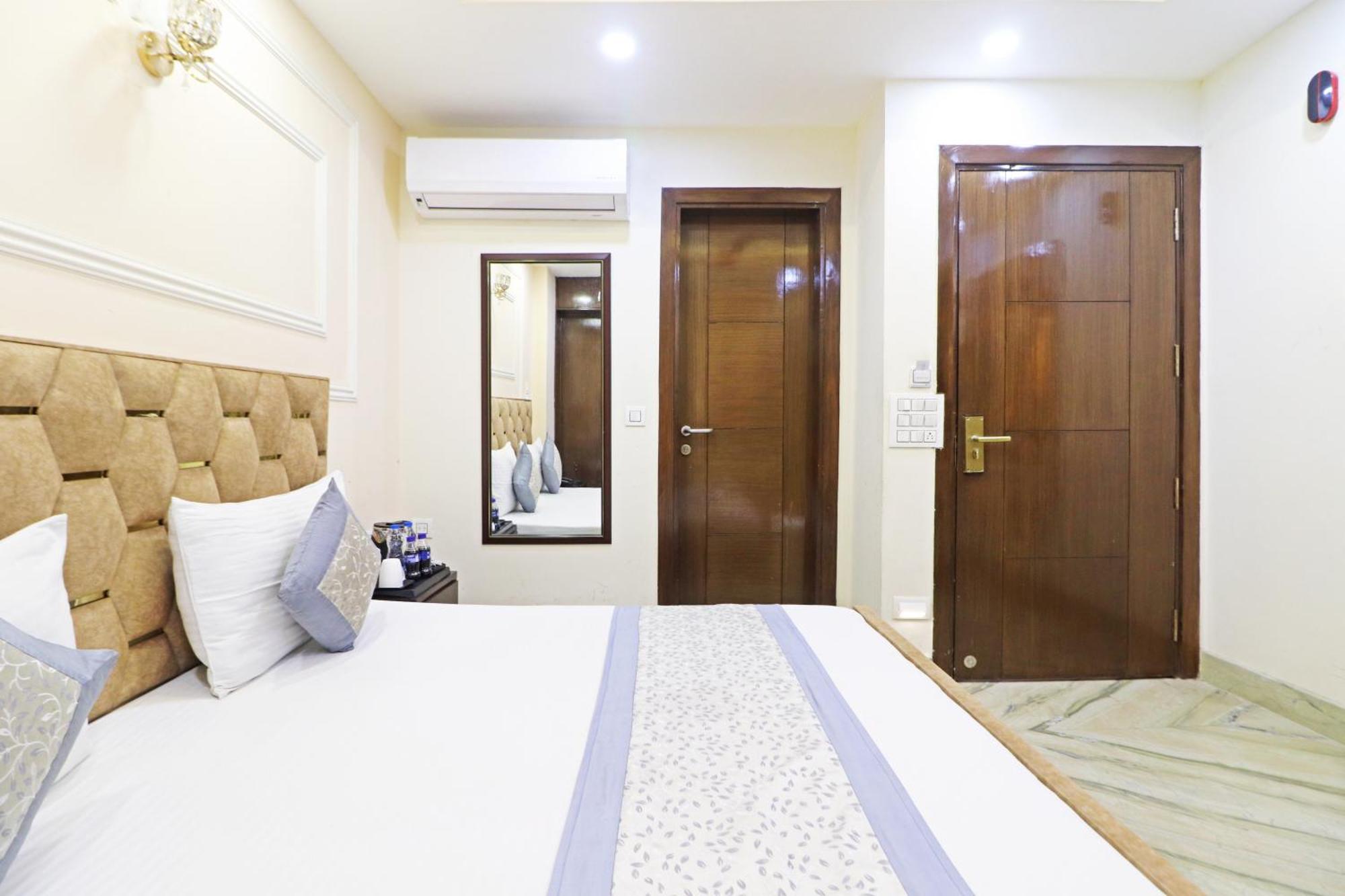 Hotel Samrat Residency 10 Mints Walking Distance Nizamuddin Railway Station Нью-Дели Экстерьер фото