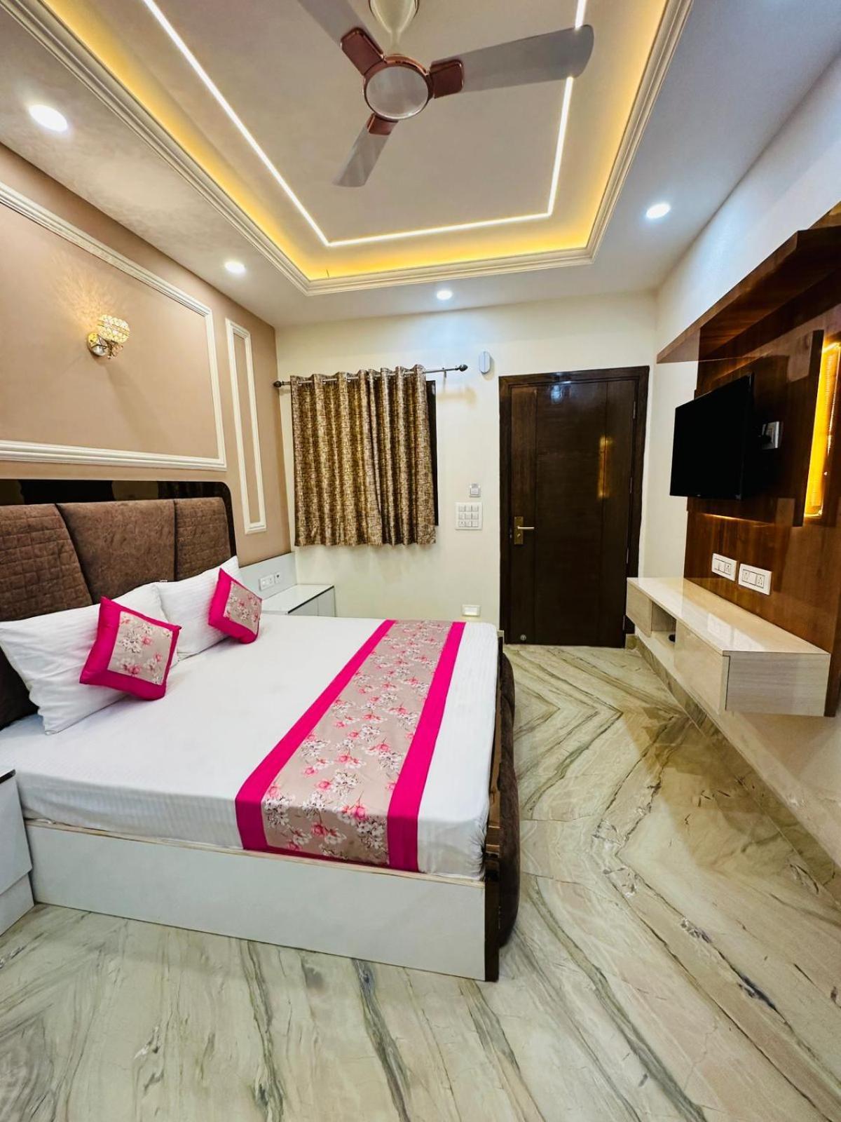 Hotel Samrat Residency 10 Mints Walking Distance Nizamuddin Railway Station Нью-Дели Экстерьер фото